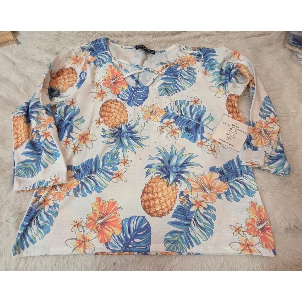 Onque Casual Petite Tropical Pineapple Floral Lattice Neck Top - NWT Size PL